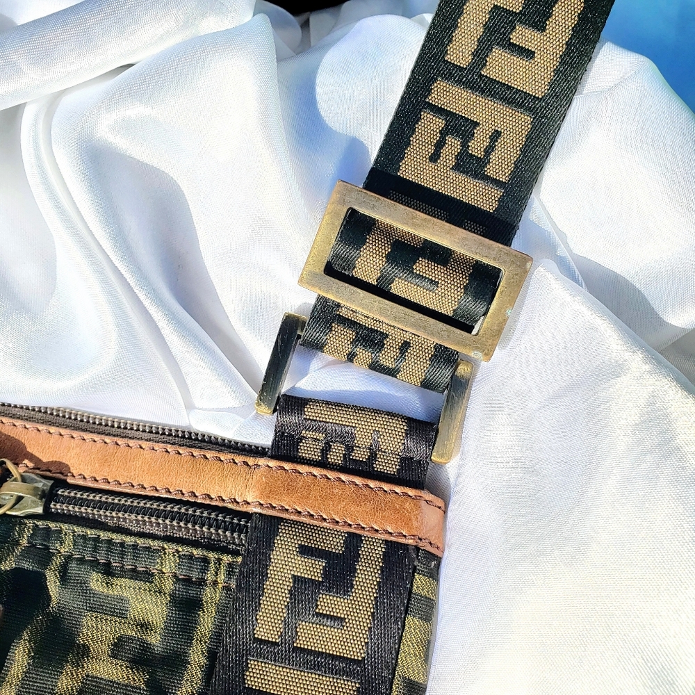 🐝SOLD FENDI ZUCCA MESSENGER CROSSBODY BAG🐝 - Picture 9 of 13